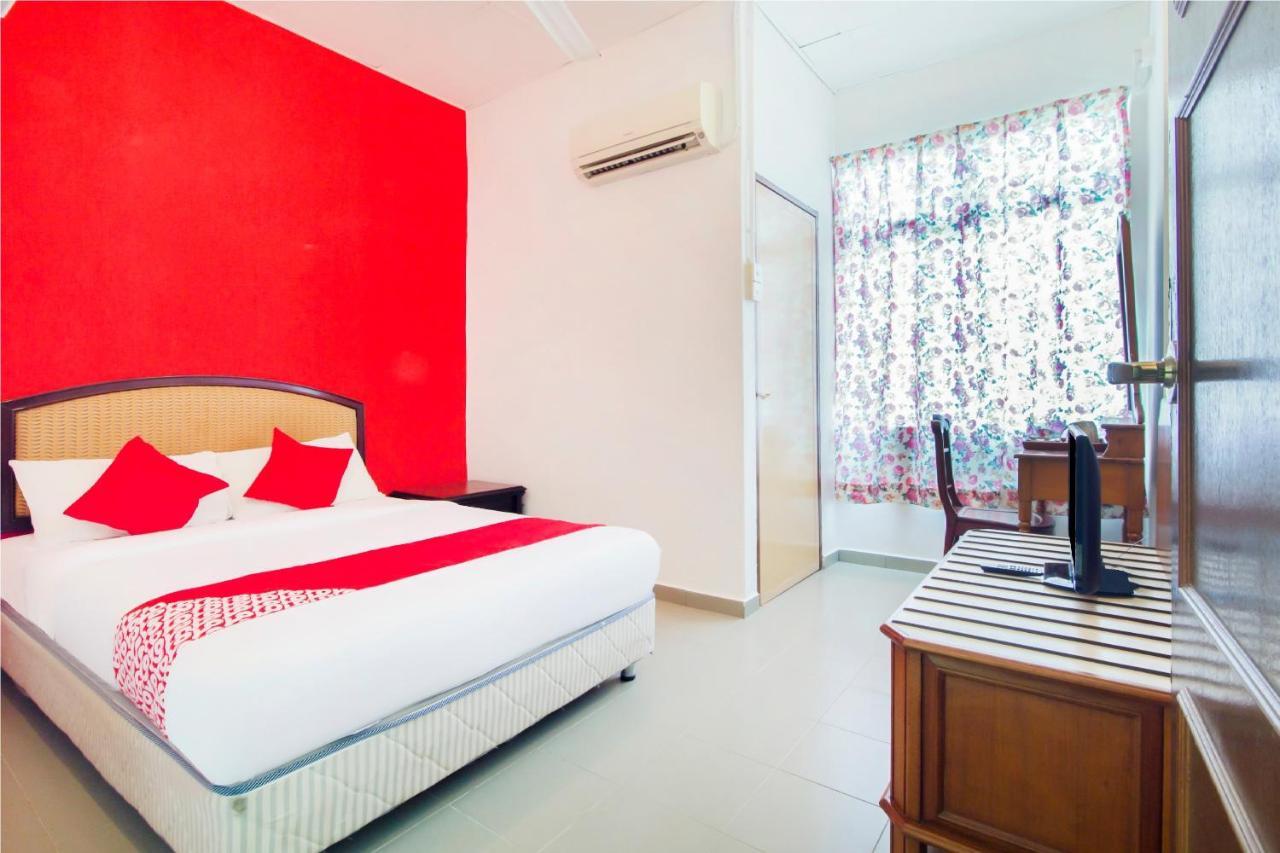 Oyo 1093 Ali'S Motel Телук-Баханг Экстерьер фото