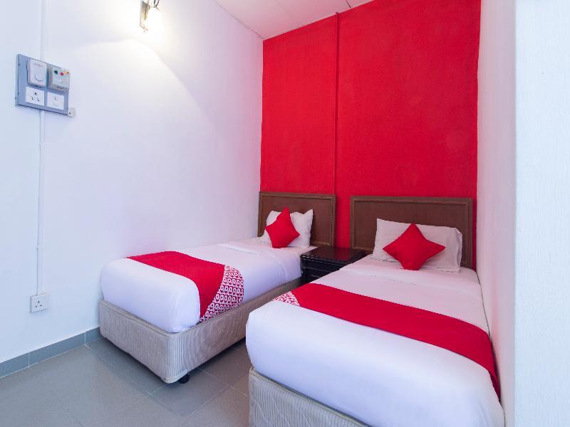 Oyo 1093 Ali'S Motel Телук-Баханг Экстерьер фото